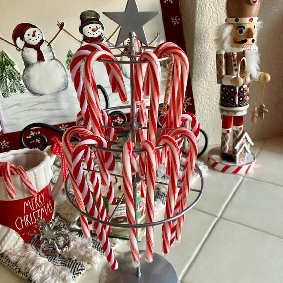 ♥️🤍💙Festive Red and White Candy Cane Holder - Picture 1 of 2